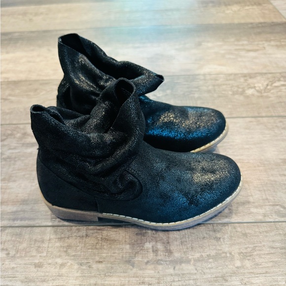 Never worn SweetHoney brand slouchy ankle boots - Picture 4 of 7